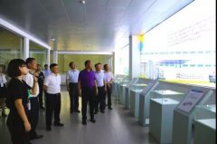 新疆若羌縣委副書記、縣長艾山江帶領考察團走